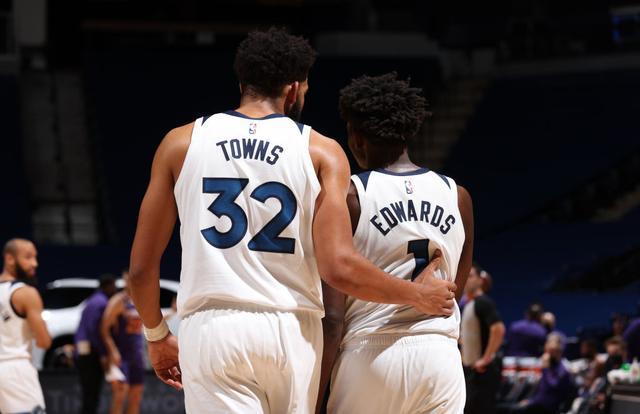  森林狼爱德华兹远投近攻展现全能