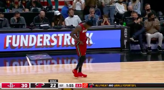  老将复出首秀砍下两双引喝彩