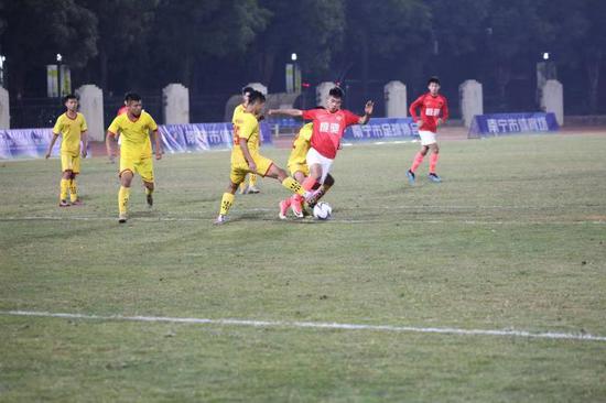  足球城德比万人空巷，城市荣耀在此一战