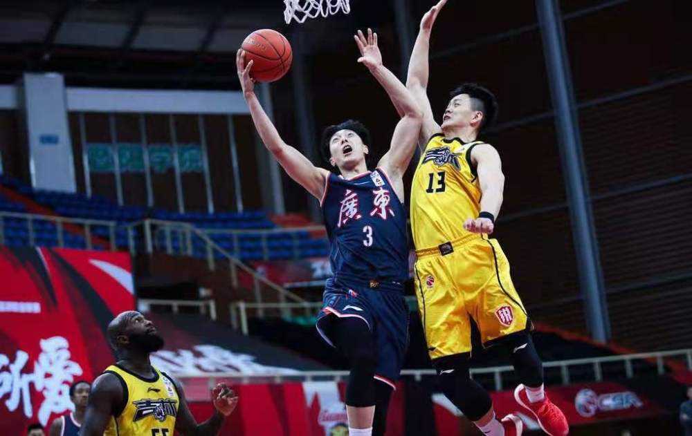 北控男篮防守漏勺遭广东宏远痛击