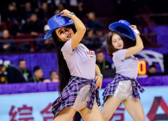  电竞新星闪耀赛场，青春风暴席卷联赛