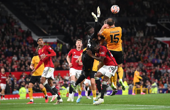  曼联年轻阵容遇挫，客场不敌传统劲旅  