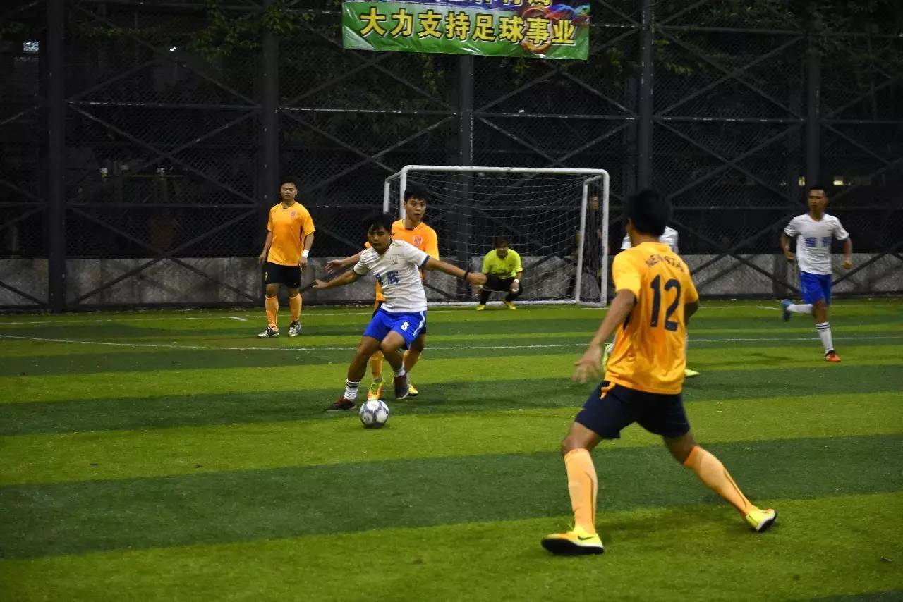  五人制足球风靡都市，民间赛事蓬勃兴起  