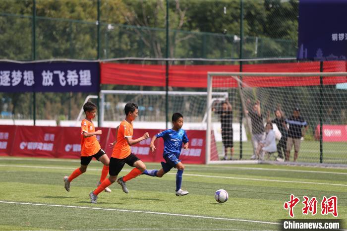  法国甲組足球聯賽呈现群雄逐鹿格局榜首多次易主